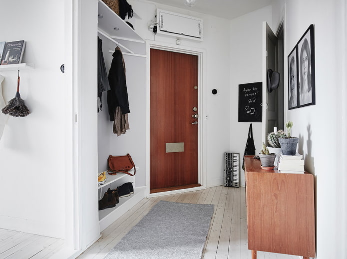 interior de corredor branco em estilo escandinavo