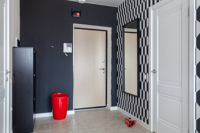 Corredor em estilo escandinavo com detalhes brilhantes