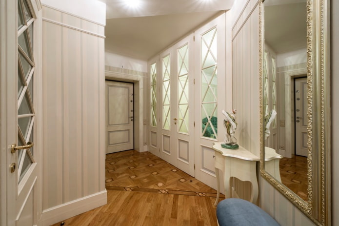 Decoração de corredor em estilo provençal