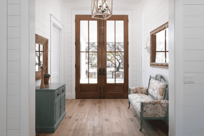 design de interiores de corredor em estilo provençal