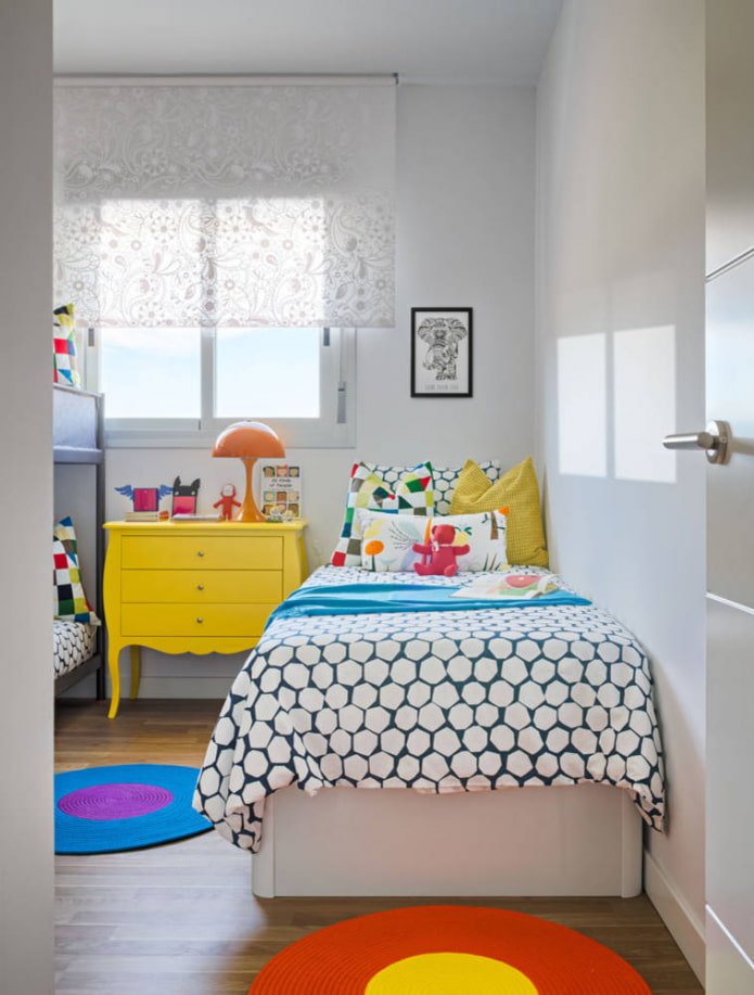 Mesa de cabeceira infantil amarela