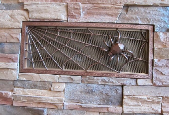grade decorativa para uma abertura de ventilação no porão