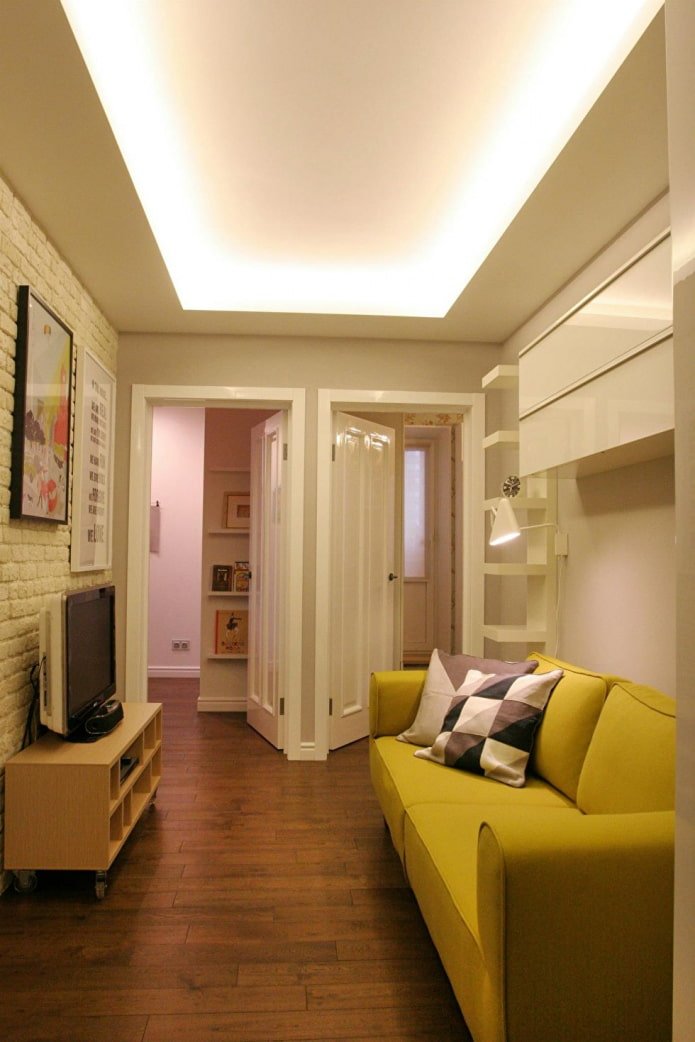 portas para o corredor e quarto no hall