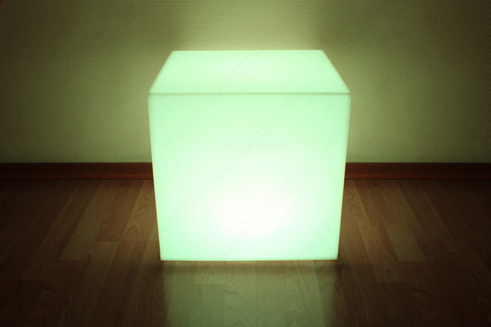 pufe com iluminação de fundo no interior