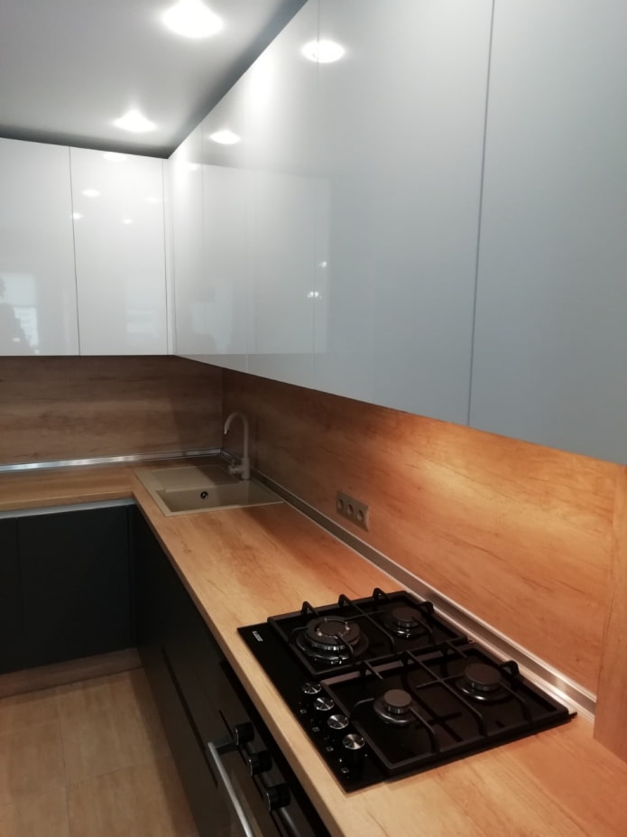 local de trabalho em uma cozinha de canto