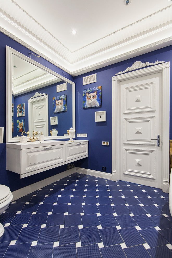 layout de azulejos no chão do banheiro