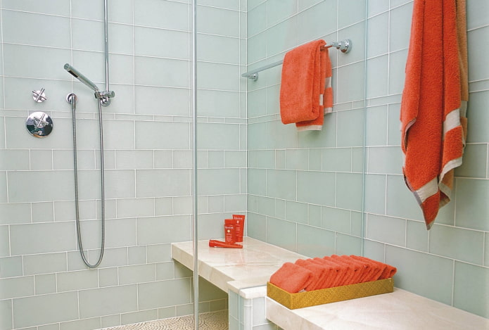 layout modular de azulejos no banheiro
