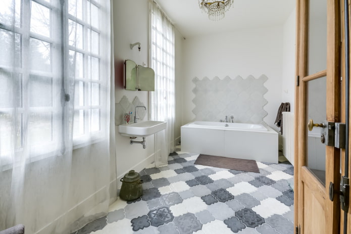 Disposição dos azulejos no chão do banheiro