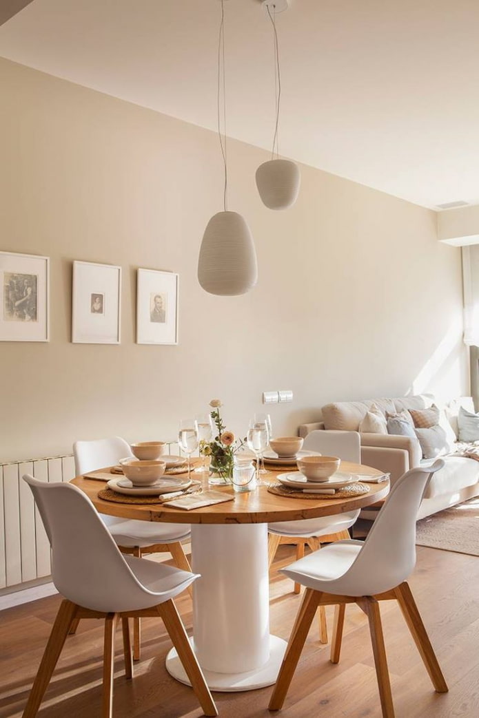 mesa de jantar na sala de estar