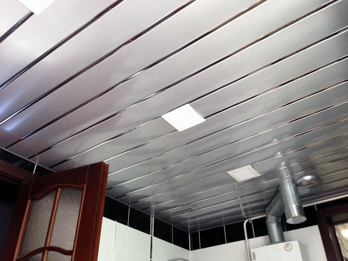 luminária pendente com ripas prateada
