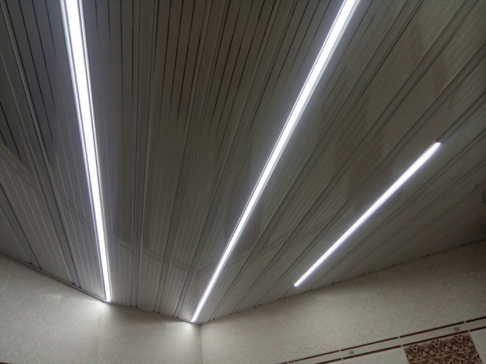 estrutura suspensa de ripas com retroiluminação