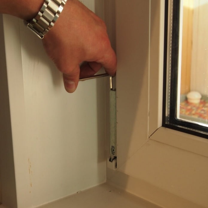 Ajuste inferior da dobradiça da janela de PVC