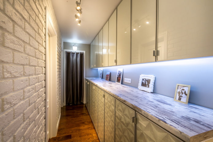 sistemas de armazenamento em um apartamento em Khrushchevka