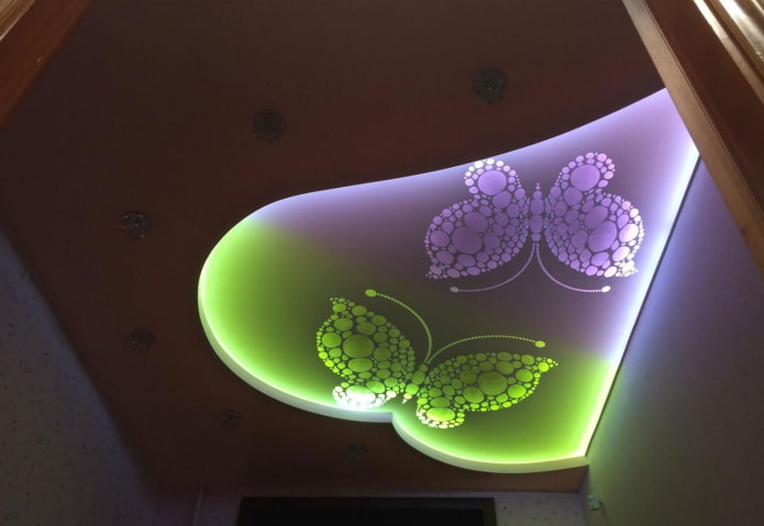 tela esculpida com iluminação de contorno