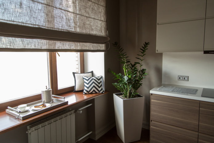 cortinas romanas de linho na cozinha