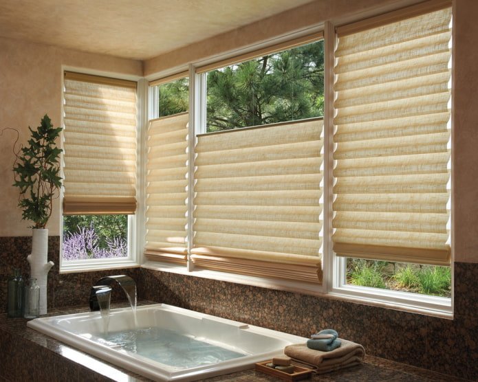 cortinas romanas em cascata na banheiro