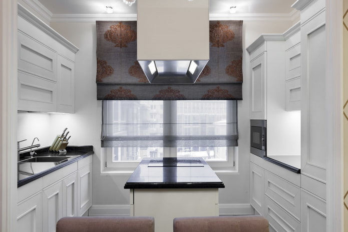 cortinas romanas duplas na cozinha