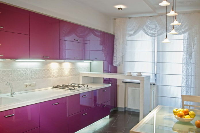 Persianas e cortinas romanas na cozinha