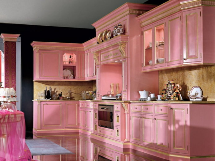 interior de cozinha rosa em estilo clássico
