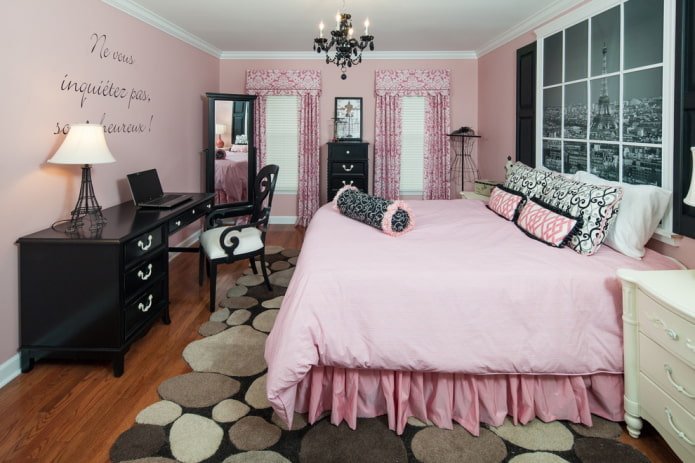 interior de quarto preto e rosa