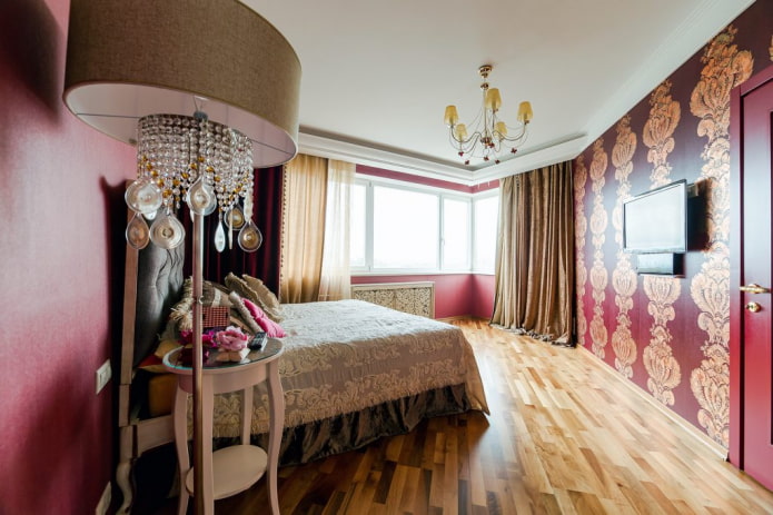 Papel de parede rosa escuro no quarto