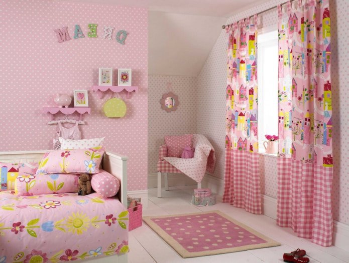 cortinas com presilhas no quarto do bebê