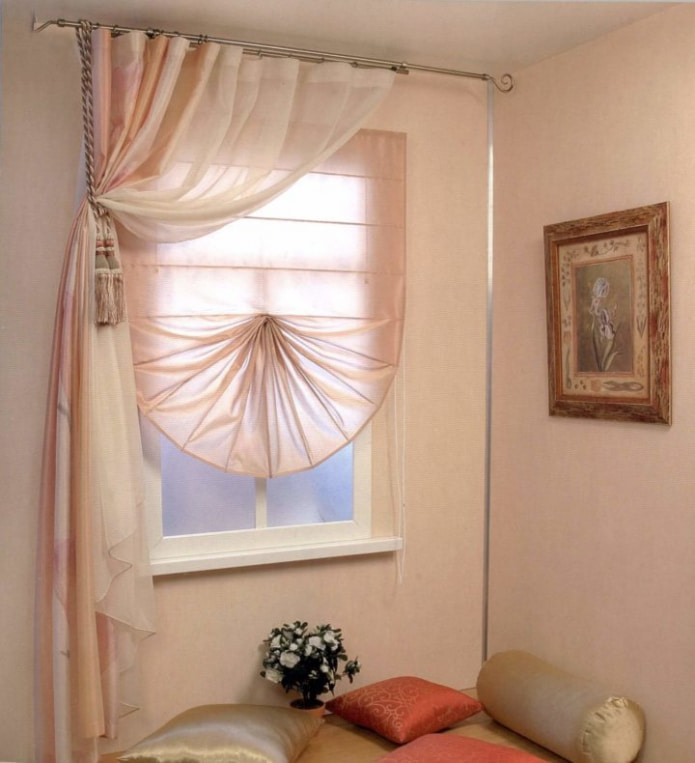 combinação de cortinas de diferentes comprimentos