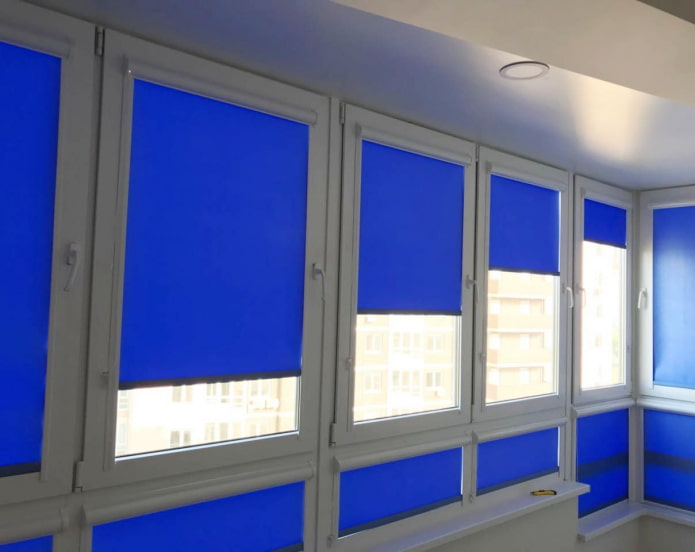 persianas de rolo de poliéster na loggia