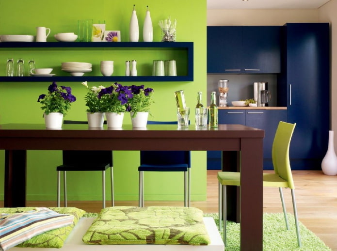 interior da cozinha em tons de azul-esverdeado