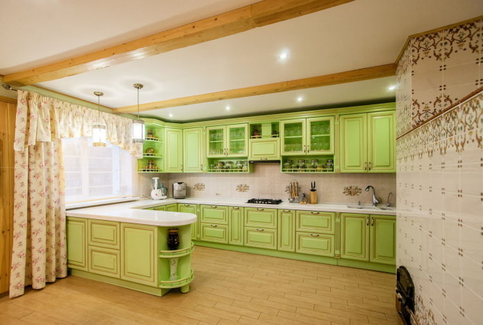 interior de cozinha verde-claro em estilo provençal