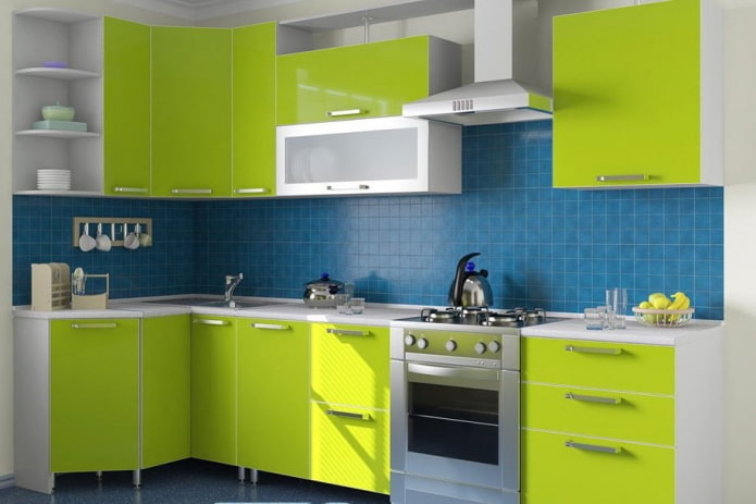 interior da cozinha em tons de azul-esverdeado