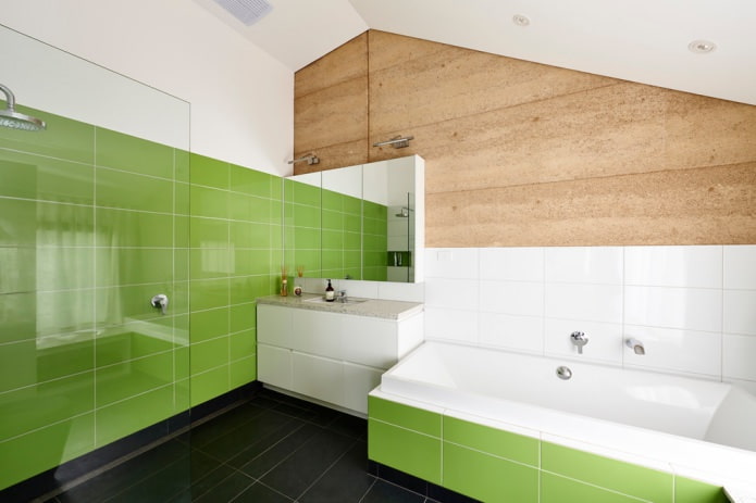 azulejos verde-claro no banheiro