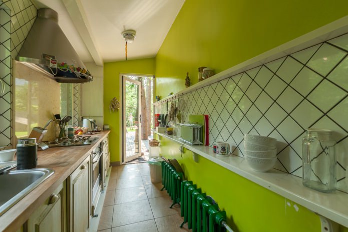 parede verde-salada na cozinha
