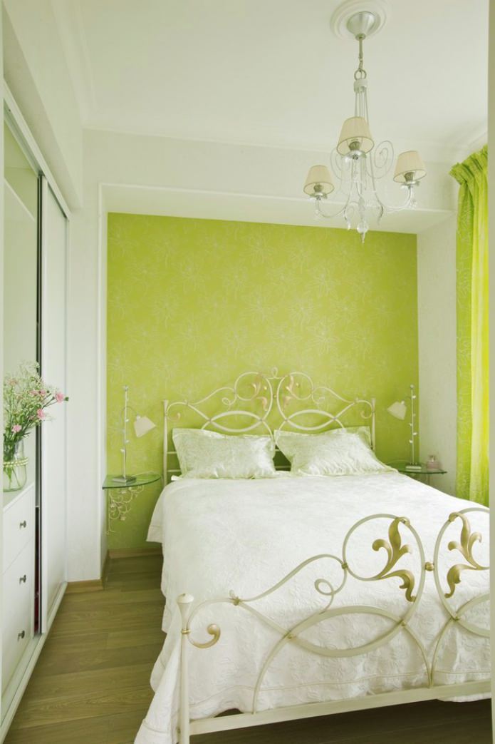 parede de destaque verde-salada no quarto
