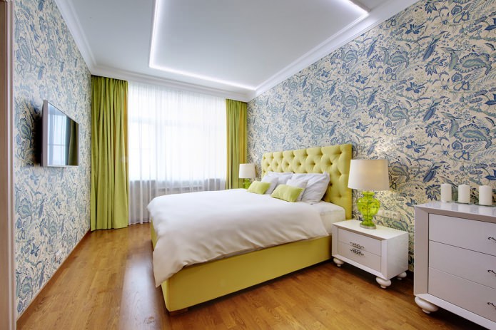 cama e cortinas em tons de verde-claro