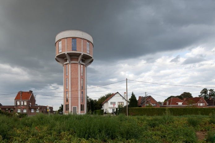 casa feita de uma torre de água na Bélgica