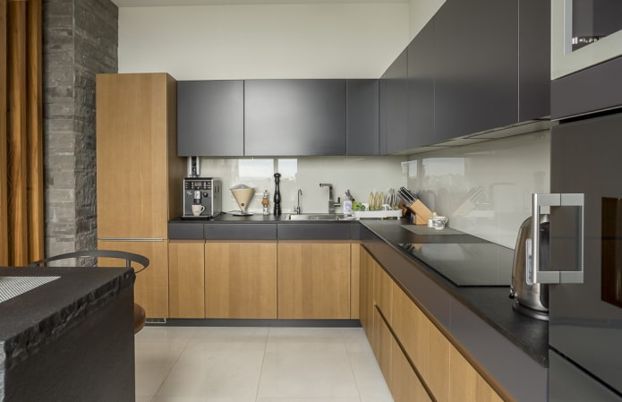 interior da cozinha em tons de cinza-marrom