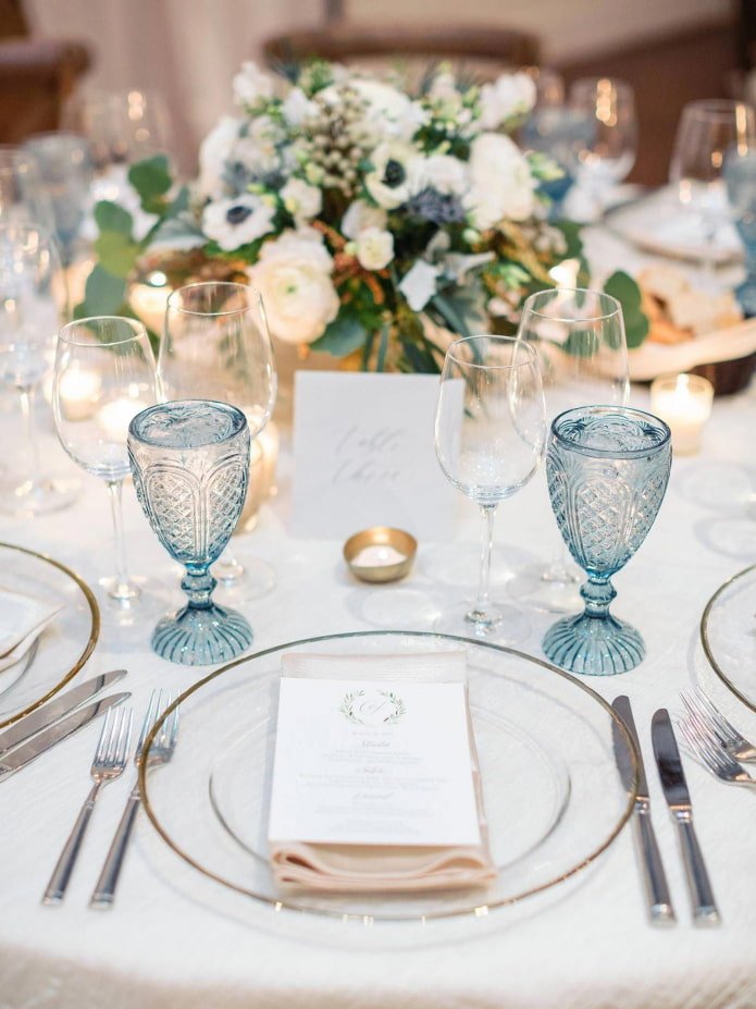 mesa posta para um casamento