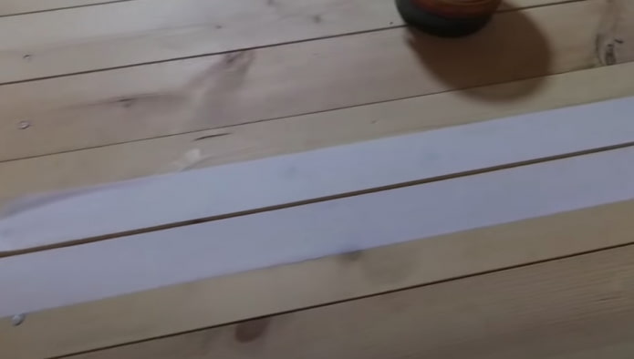 fita adesiva no chão
