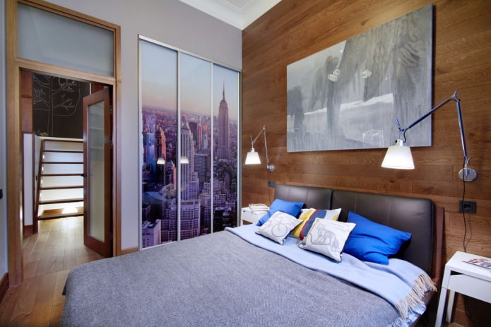 guarda-roupa com fachada com impressão de fotos no interior do quarto
