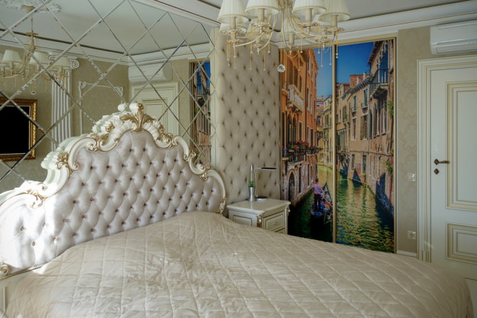 guarda-roupa com fachada com impressão de fotos no interior do quarto
