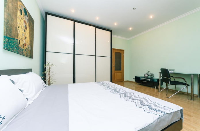 zoneamento com guarda-roupa deslizante no interior