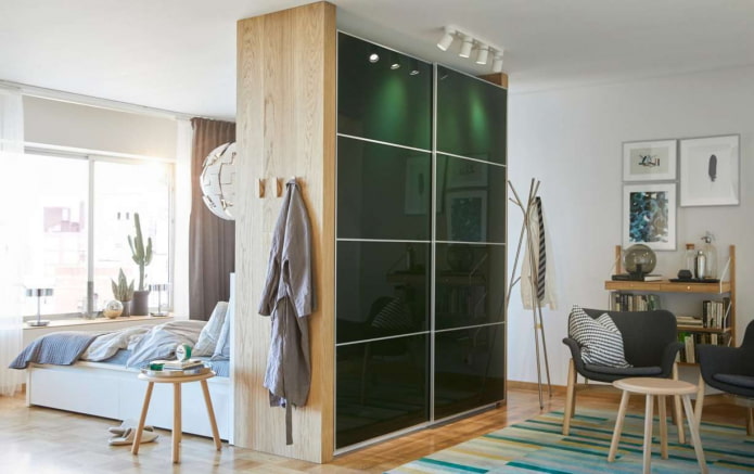 zoneamento com guarda-roupa deslizante no interior