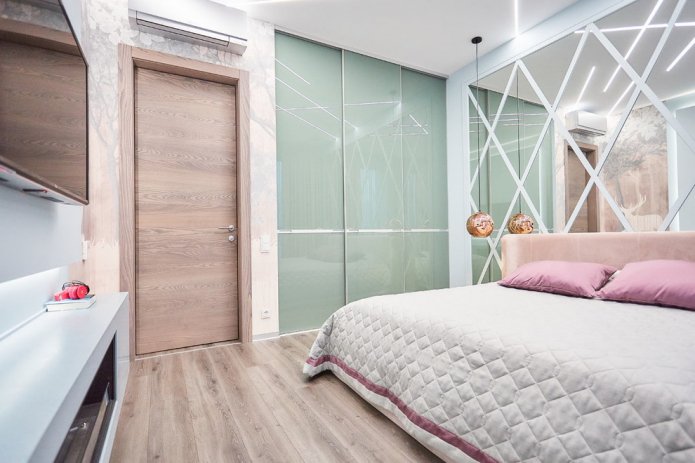 Guarda-roupa no quarto