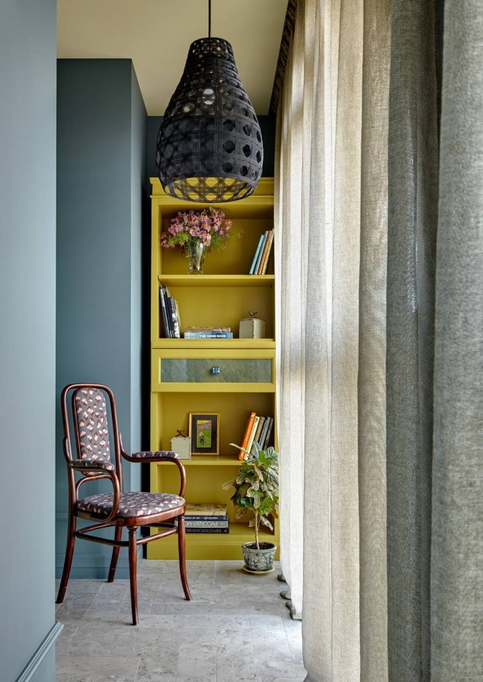 Guarda-roupa amarelo