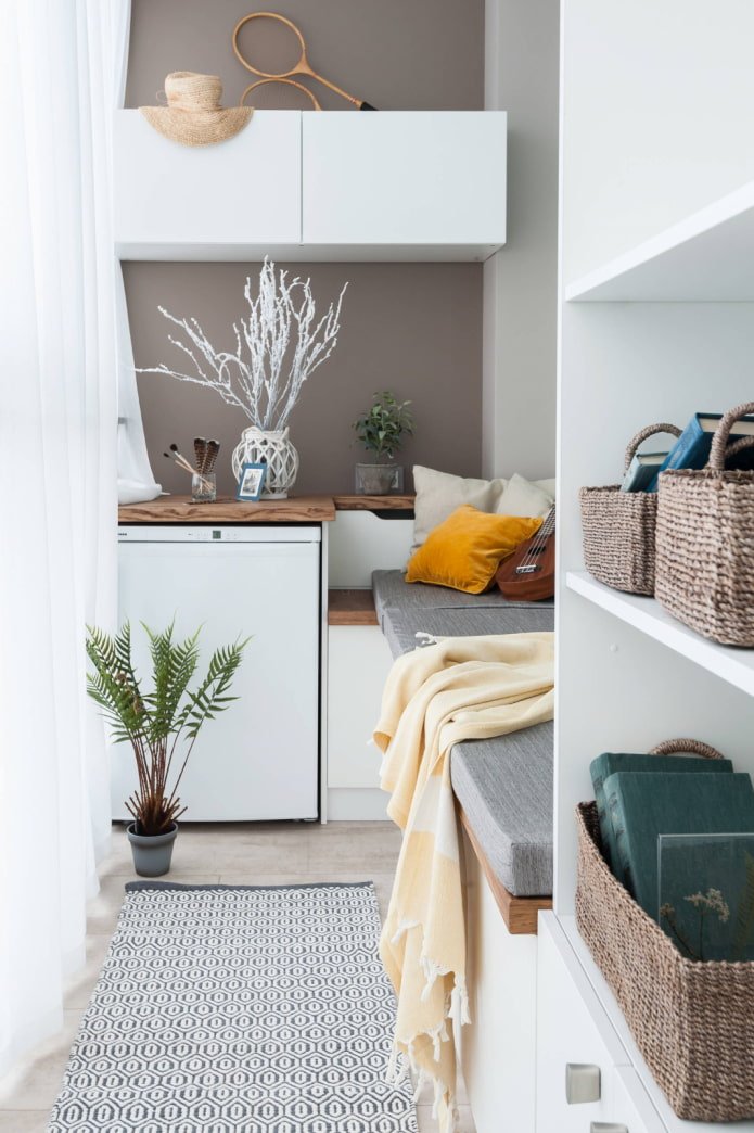 Mini-sala na varanda com armários