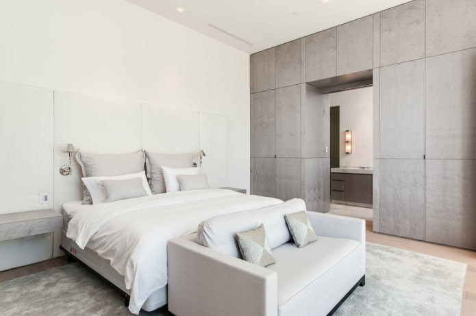 guarda-roupa com uma passagem em forma de divisória no interior