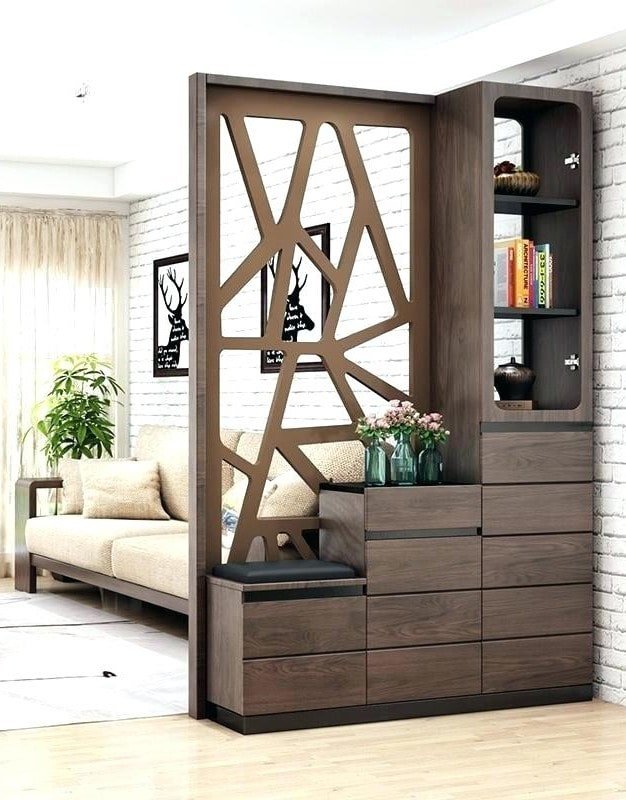 guarda-roupa em escada em forma de divisória no interior