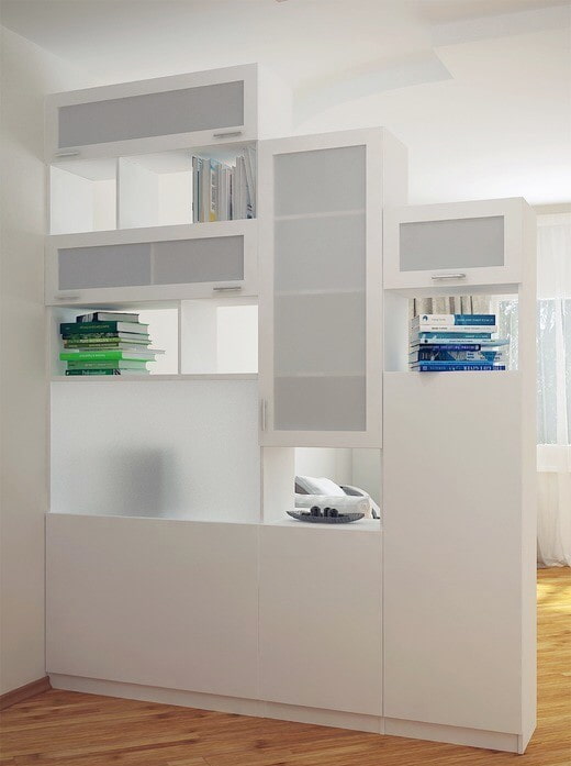 guarda-roupa em escada em forma de divisória no interior