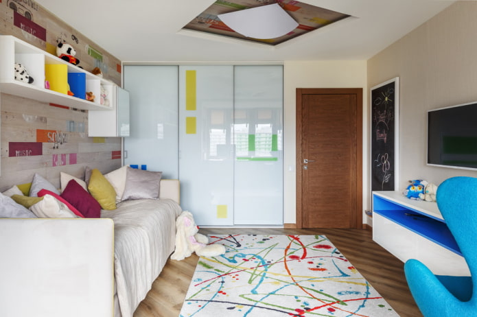 guarda-roupa em quarto infantil